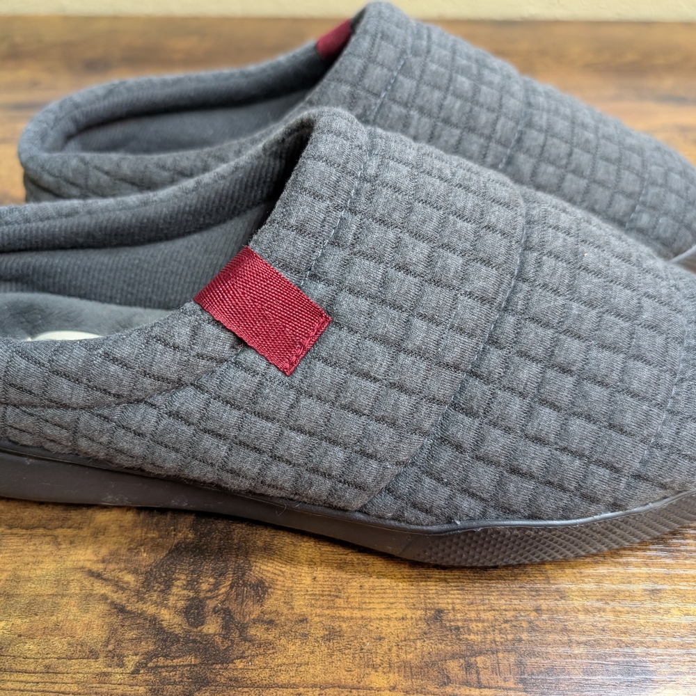 Gray Quilted Men's Slip-On Shoes Size Large - Picture 4 of 7